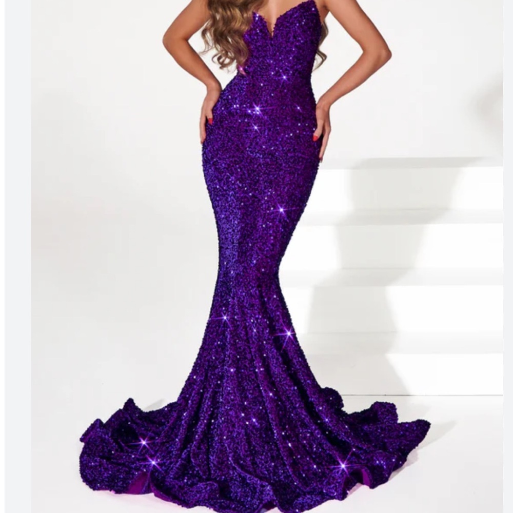 Faeriesty Elegant Purple Sequin Evening Gown size L excellent condition Used